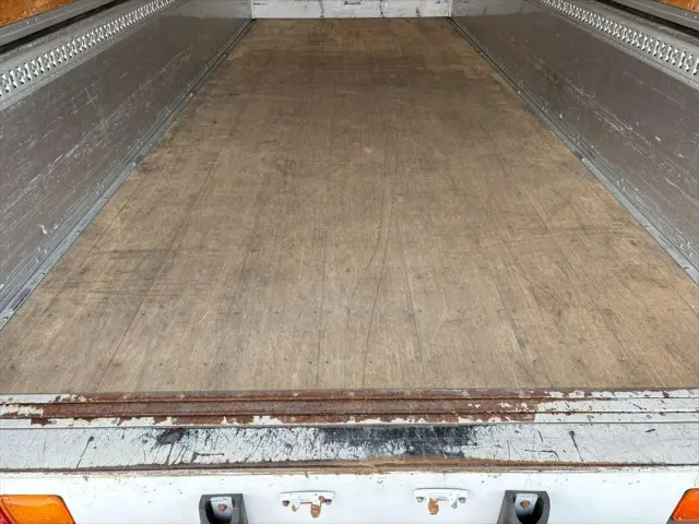 いすゞ フォワード 2RG-FRR90T2(2WD)の写真8