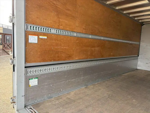 いすゞ フォワード 2RG-FRR90T2(2WD)の写真9