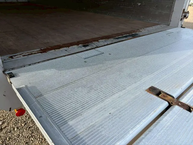 いすゞ フォワード 2RG-FRR90T2(2WD)の写真13