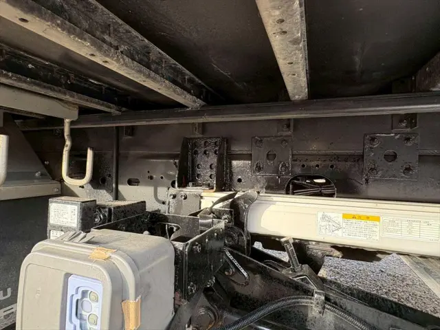 いすゞ フォワード 2RG-FRR90T2(2WD)の写真14