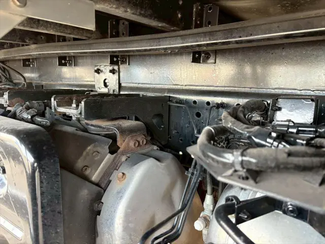 いすゞ フォワード 2RG-FRR90T2(2WD)の写真16