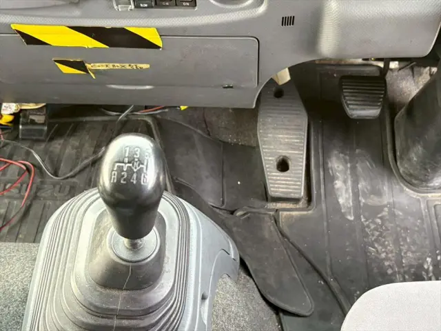 いすゞ フォワード 2RG-FRR90T2(2WD)の写真23