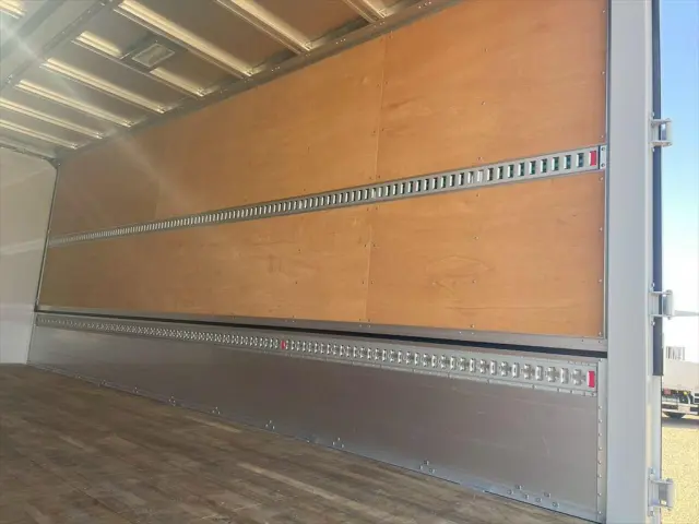 いすゞ フォワード 2RG-FTR90V4(2WD)の写真10