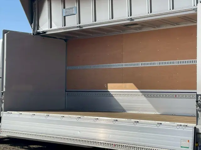 いすゞ フォワード 2RG-FTR90V4(2WD)の写真12