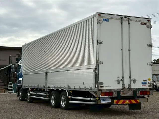 いすゞ ギガ QPG-CYJ77B(8x4)の写真3