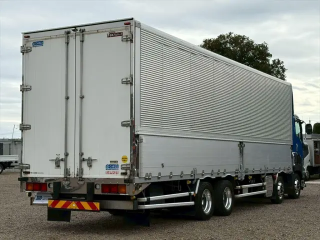 いすゞ ギガ QPG-CYJ77B(8x4)の写真4