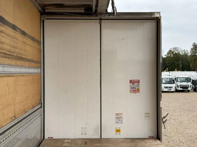 いすゞ ギガ QPG-CYJ77B(8x4)の写真13