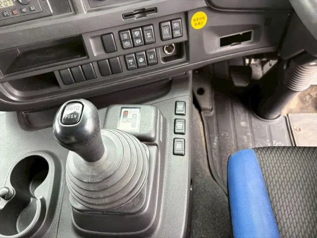 いすゞ ギガ QPG-CYJ77B(8x4)の写真23