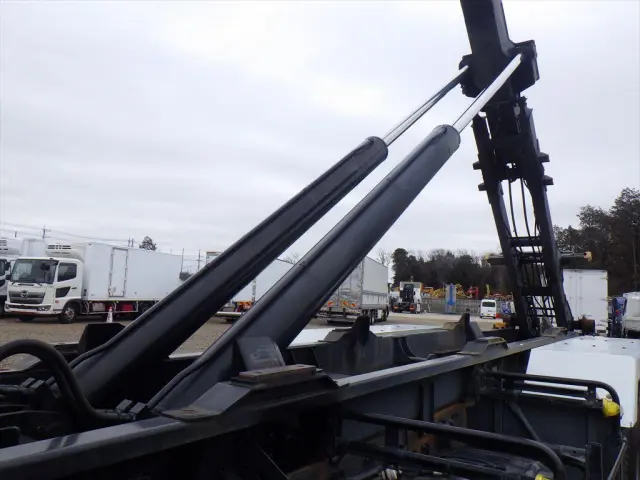 三菱 スーパーグレート 2PG-FV70HZ(6x4)の写真9