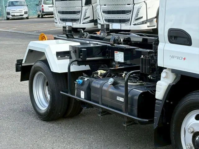 三菱 キャンター 2RG-FBAV0(2WD)の写真5