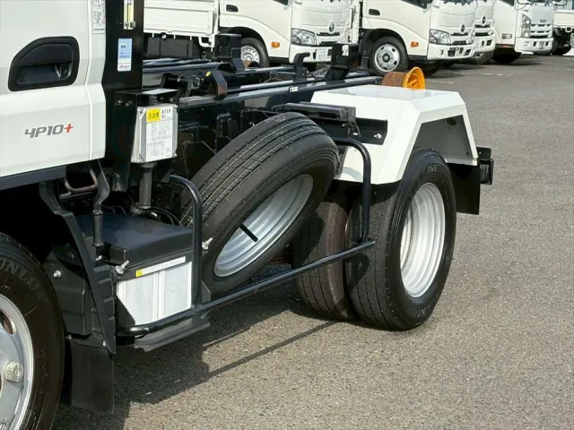 三菱 キャンター 2RG-FBAV0(2WD)の写真6