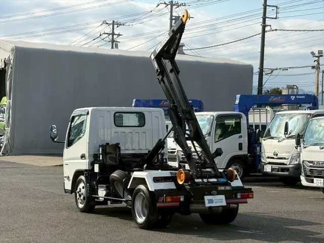 三菱 キャンター 2RG-FBAV0(2WD)の写真13