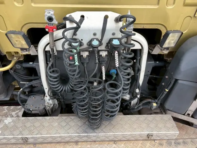 ボルボ FM トラクター 2DG-KA2TEA1(2WD)の写真8