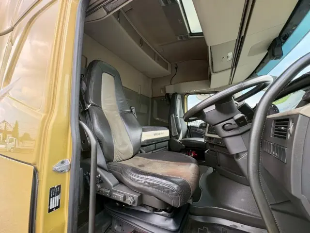 ボルボ FM トラクター 2DG-KA2TEA1(2WD)の写真20