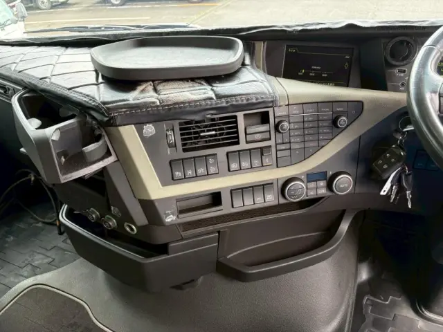 ボルボ FM トラクター 2DG-KA2TEA1(2WD)の写真21