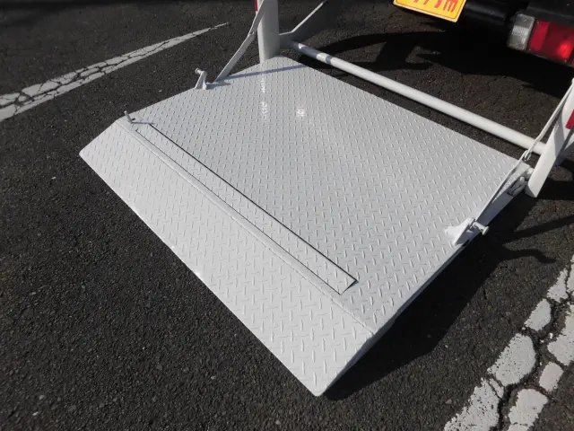 いすゞ エルフ TRG-NJR85A(2WD)の写真16