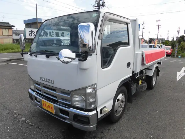 いすゞ エルフ BKG-NKR85AN(2WD)の写真1