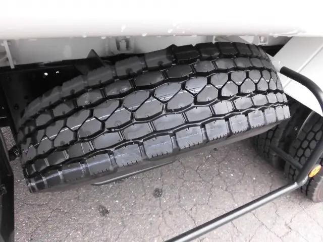 いすゞ エルフ 2PG-NPR88YM(2WD)の写真30