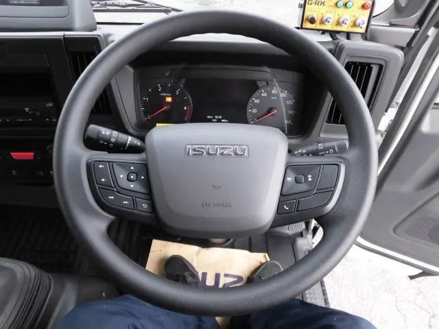 いすゞ エルフ 2PG-NPR88YM(2WD)の写真32