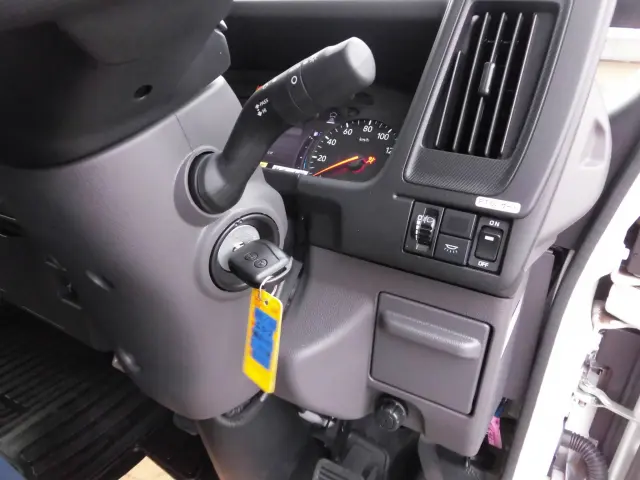 いすゞ エルフ 2PG-NPR88YM(2WD)の写真35