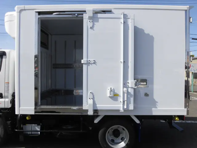 三菱 キャンター 2RG-FBAV0(2WD)の写真10