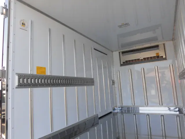 三菱 キャンター 2RG-FBAV0(2WD)の写真15