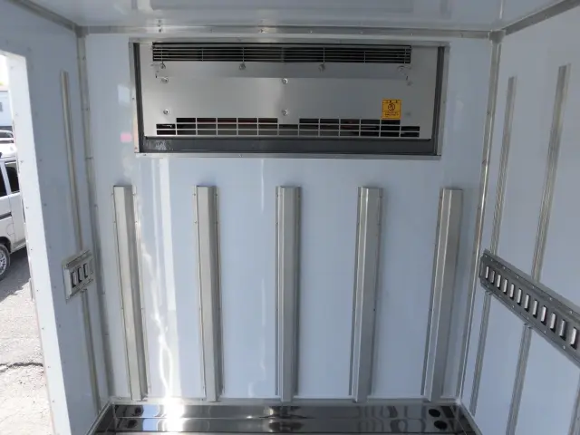 三菱 キャンター 2RG-FBAV0(2WD)の写真18