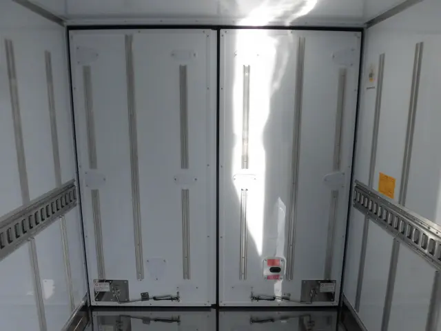 三菱 キャンター 2RG-FBAV0(2WD)の写真19