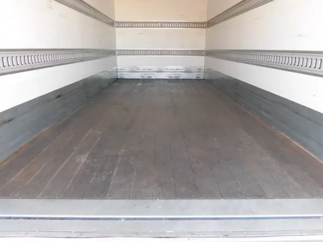 いすゞ エルフ TRG-NPR85AN(2WD)の写真11