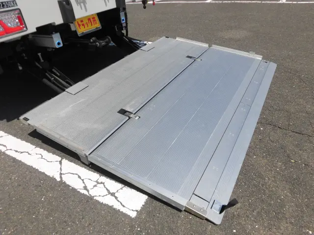 いすゞ フォワード 2RG-FRR90T4(2WD)の写真15