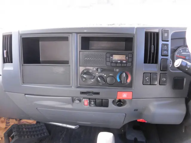 いすゞ エルフ TRG-NPR85AN(2WD)の写真31