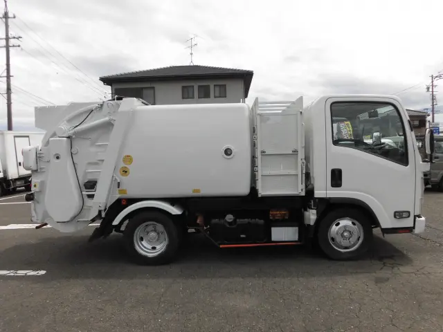 いすゞ エルフ TPG-NMR85AN(2WD)の写真5