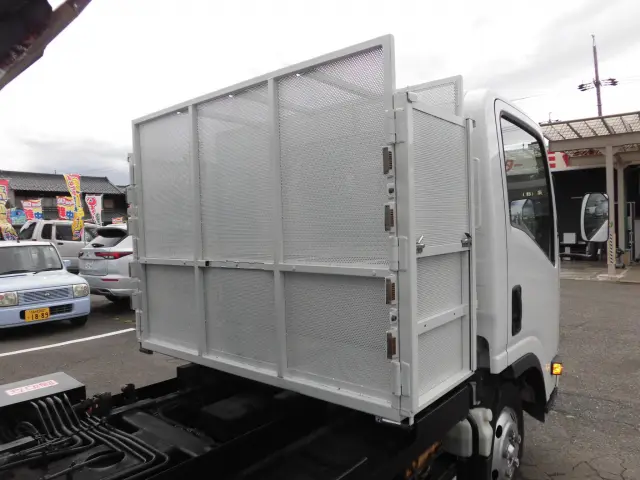 いすゞ エルフ TPG-NMR85AN(2WD)の写真9