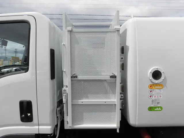 いすゞ エルフ TPG-NMR85AN(2WD)の写真10