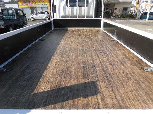 いすゞ エルフ TRG-NPR85AR(2WD)の写真10