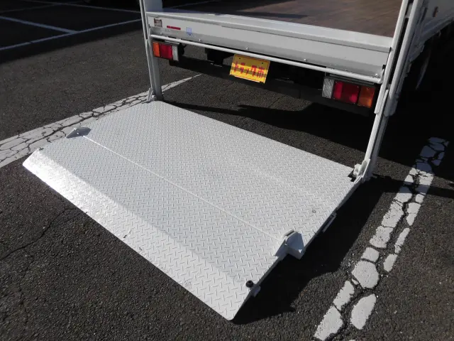 いすゞ エルフ TRG-NPR85AR(2WD)の写真15