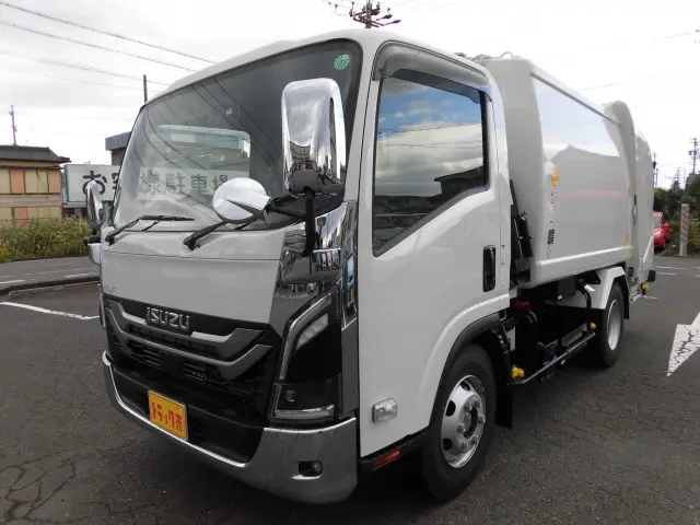 いすゞ エルフ 2PG-NPR88Y(2WD)の写真1