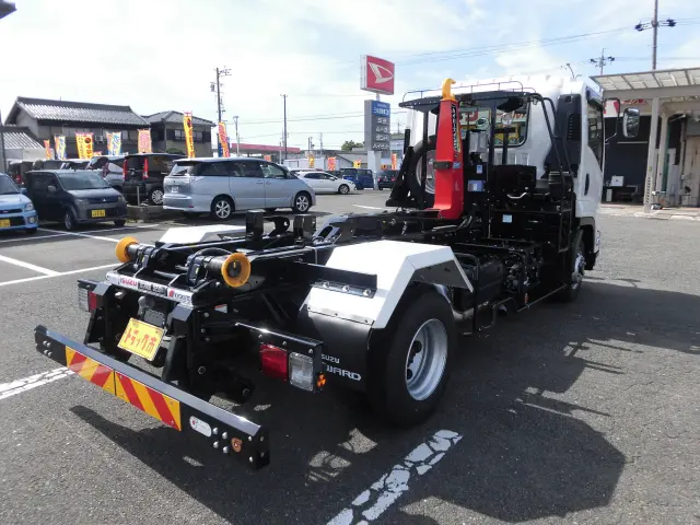 いすゞ フォワード 2RG-FRR90S4(2WD)の写真2