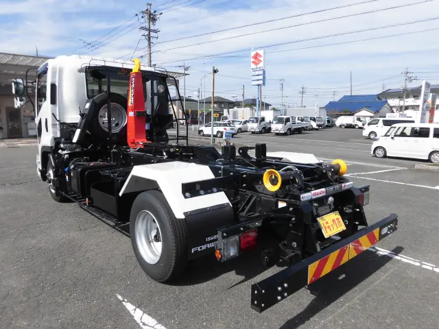 いすゞ フォワード 2RG-FRR90S4(2WD)の写真4