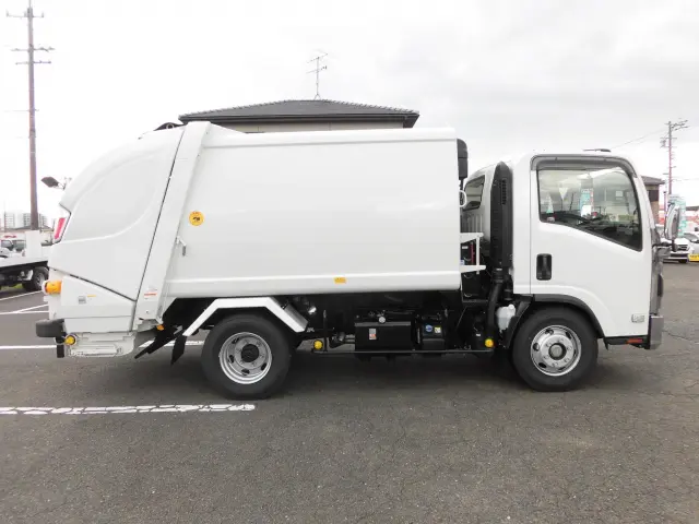 いすゞ エルフ 2PG-NPR88Y(2WD)の写真5