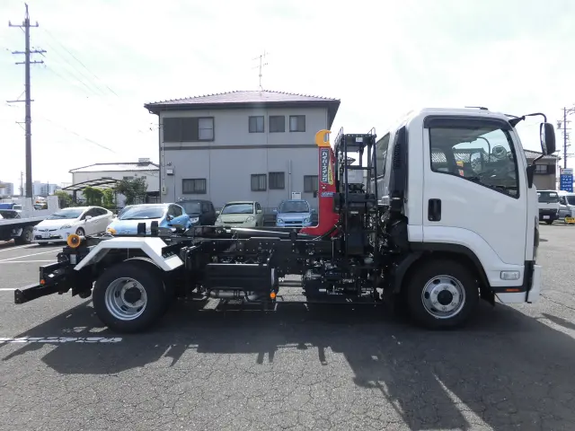 いすゞ フォワード 2RG-FRR90S4(2WD)の写真5