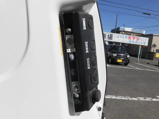 いすゞ エルフ TPG=NMR85N(2WD)の写真11