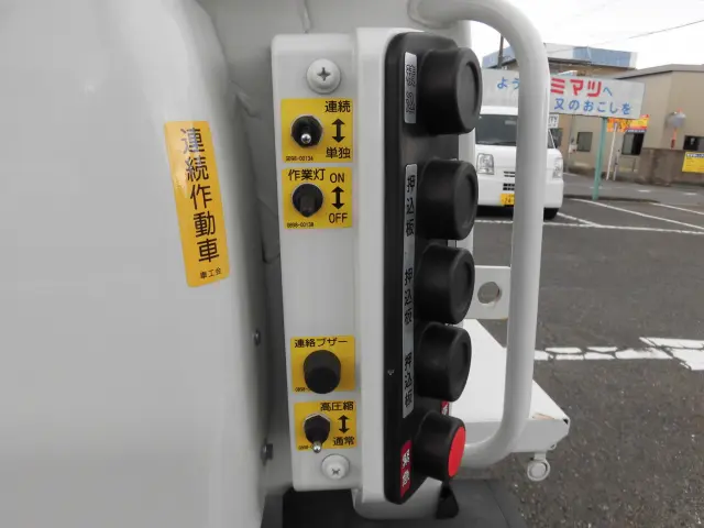 いすゞ エルフ 2PG-NPR88Y(2WD)の写真13