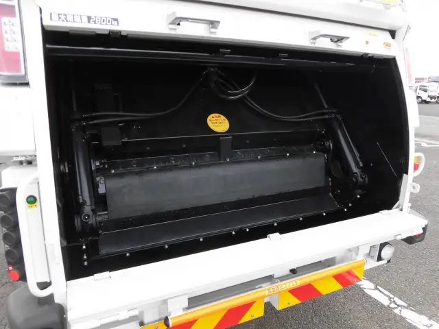 いすゞ エルフ 2PG-NPR88Y(2WD)の写真15