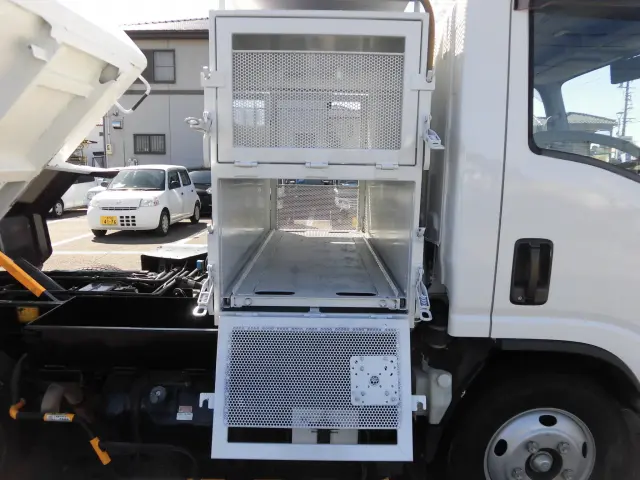 いすゞ エルフ TPG=NMR85N(2WD)の写真24