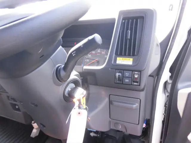 いすゞ エルフ 2TG-NPR88AM(2WD)の写真29
