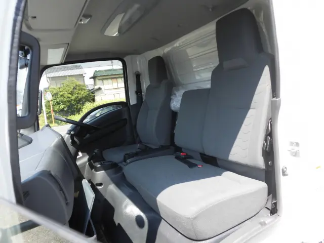 いすゞ エルフ 2TG-NPR88AM(2WD)の写真32