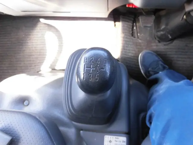 いすゞ エルフ TPG=NMR85N(2WD)の写真36