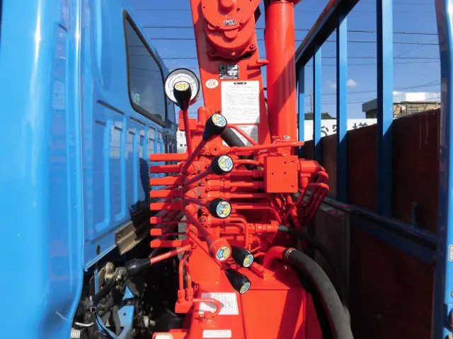 いすゞ エルフ KR-NKR81EA(2WD)の写真10