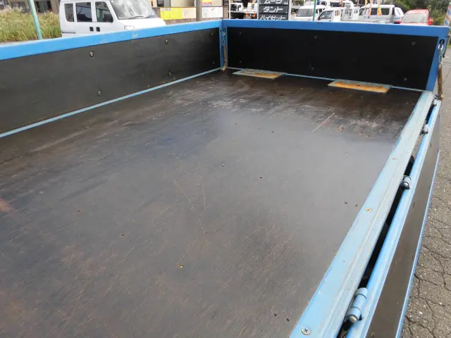 いすゞ エルフ KR-NKR81EA(2WD)の写真19